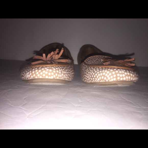 EUC Women’s Tan and White Tassel Loafer Flat Shoes Size 6.5 - Picture 5 of 8